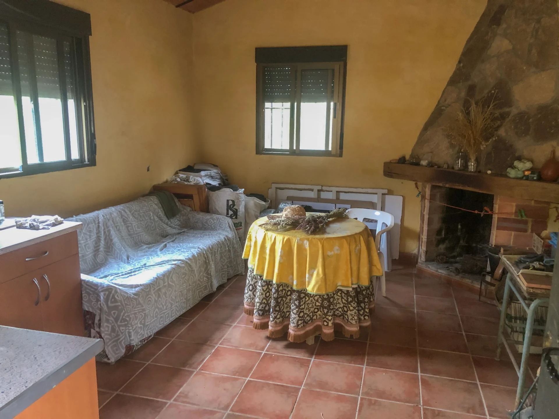 Finca-Las-Navas_casa-aperos-salon